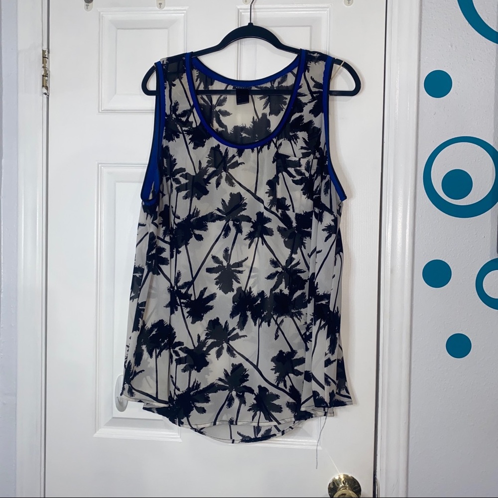 Palm tree ribbed trim tank